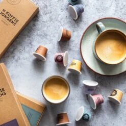 De Koffiejongens - Proefpakket - Nespresso Cups - 100% Biologisch Afbreekbaar - 6x10 Cups - Nespresso Compatible 7 De Koffiejongens - Proefpakket - Nespresso Cups - 100% Biologisch Afbreekbaar - 6x10 Cups - Nespresso Compatible -Koffieproducten 1200x1200 11
