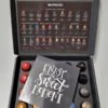 Koffie Proeverij Pakket Met 20 Stuks Verschillende Smaken En Mystery Card 'Enjoy The Sweet Moment' Met Persoonlijke (video) Boodschap | Verjaardag | Sinterklaas | Kerstpakket | Vaderdag | Moederdag | Jubileum | Valentijnsdag 1 Koffie Proeverij Pakket Met 20 Stuks Verschillende Smaken En Mystery Card 'Enjoy The Sweet Moment' Met Persoonlijke (video) Boodschap | Verjaardag | Sinterklaas | Kerstpakket | Vaderdag | Moederdag | Jubileum | Valentijnsdag -Koffieproducten 899x1200